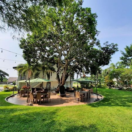 Estancia De Lorenzo Tarlac Экстерьер фото