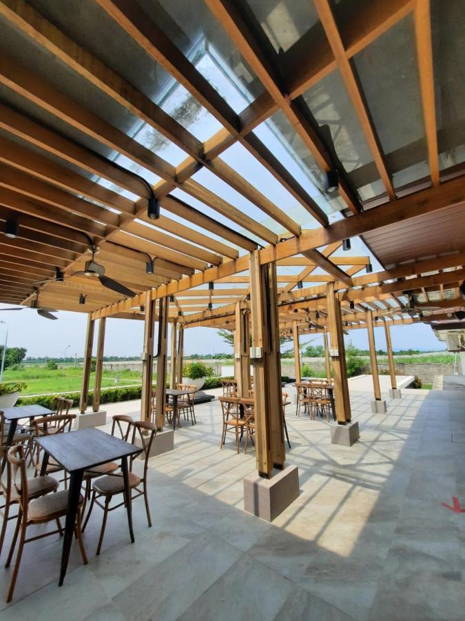 Estancia De Lorenzo Tarlac Экстерьер фото